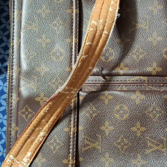 6 Heavily Damaged Bags, Ok For Hardware - Picture 8 of 8